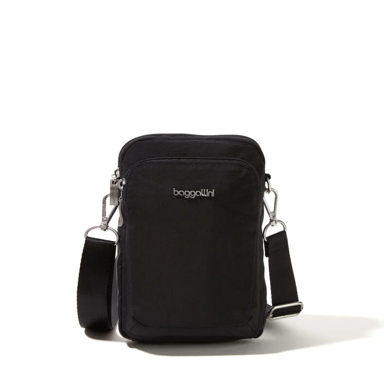 Leather luggage handles for a comfortable and stylish gripBaggallini Everywhere Explorer Crossbody ENS832