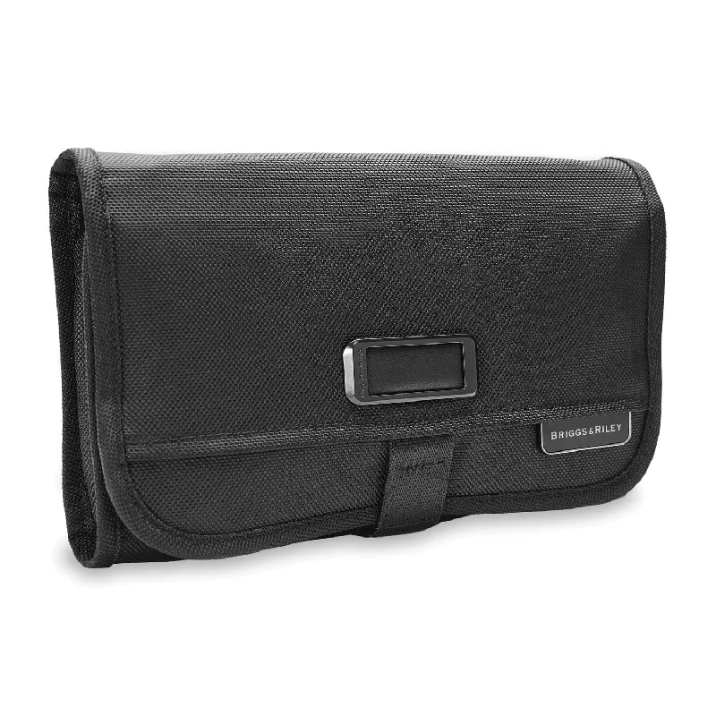 Travel document holders with multiple slots for passports and ticketsBriggs & Riley Baseline BL118-4 Slim Hangable Kit