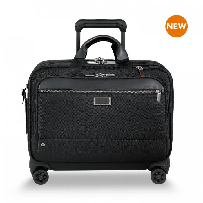Portable shoe bags to keep footwear separate in suitcasesBriggs & Riley Large Spinner Brief @work
