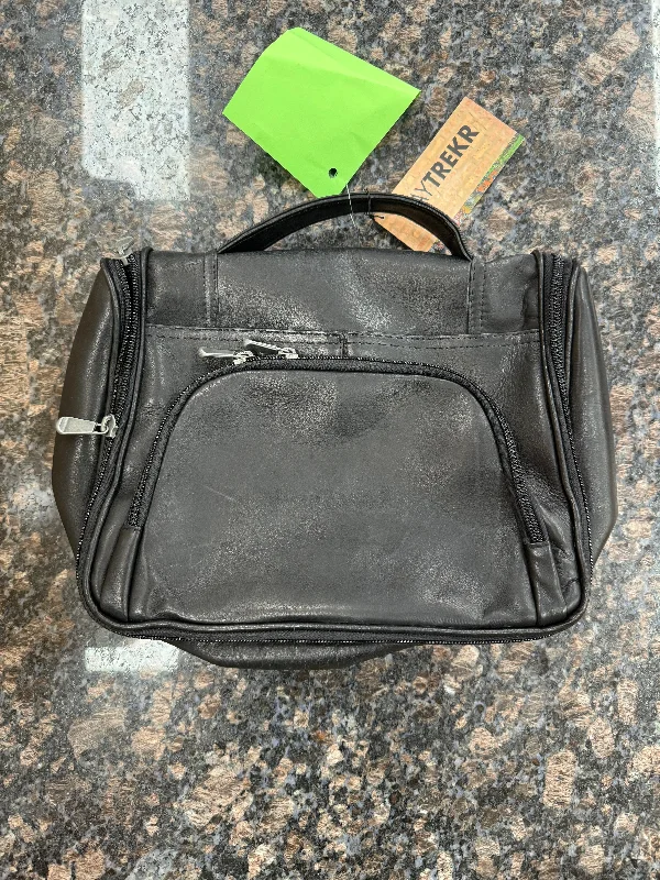 Hanging toiletry bags with multiple compartments for bathroom essentialsFinal Sale- Daytrekr Leather Hanging Toiletry Kit