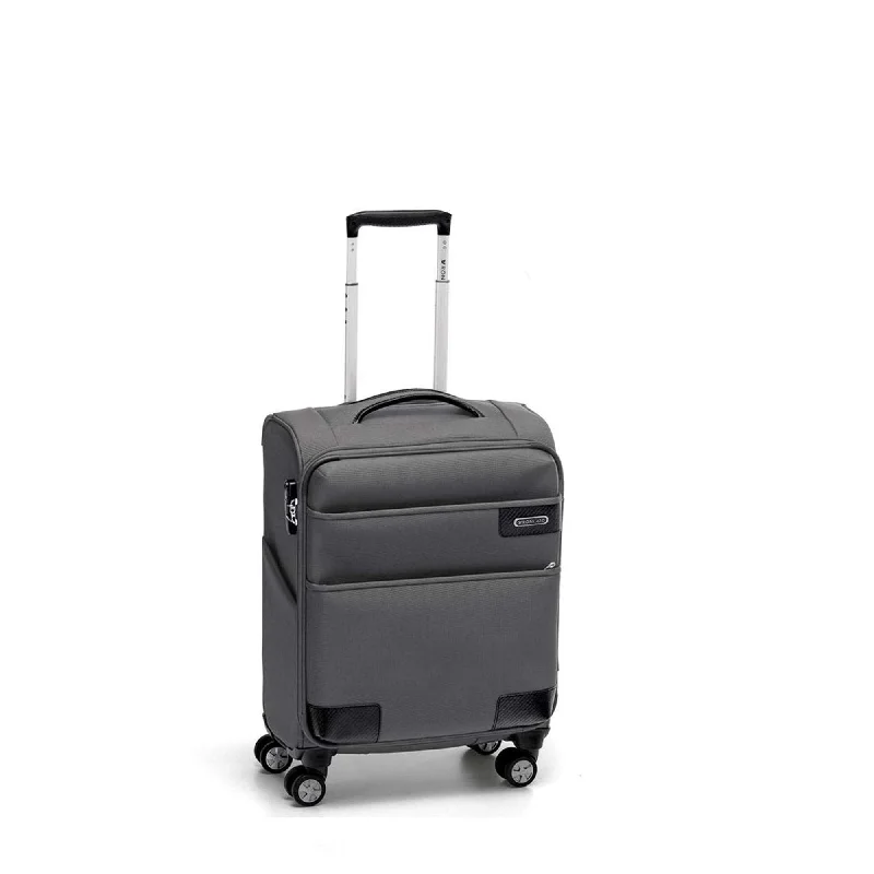 Uno Soft Deluxe 22" Spinner Carry-On Luggage