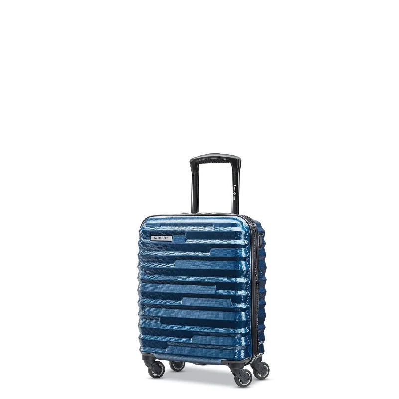 Charging station travel adapters with multiple USB ports for powering devices on the goSamsonite Ziplite 4.0 Spinner Underseater Charging station travel adapters with multiple USB ports for powering devices on the goSamsonite Ziplite 4.0 Spinner Underseater