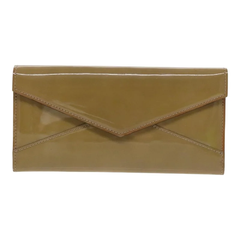 Money clips vs traditional walletsCartier  Patent Leather Wallet  (Pre-Owned)