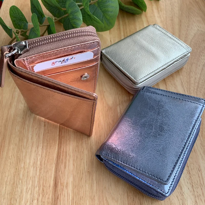 Money clips for women with sleek designsGraffiti Leather Metallic Compact Purse