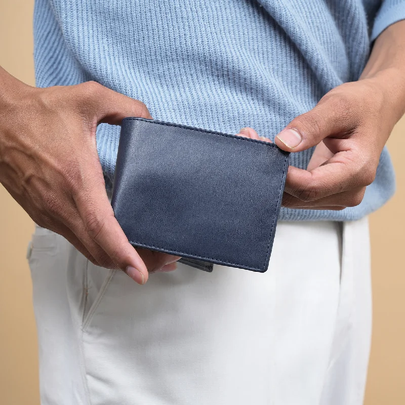 Money clips vs traditional walletsMen's Wallet - Blue