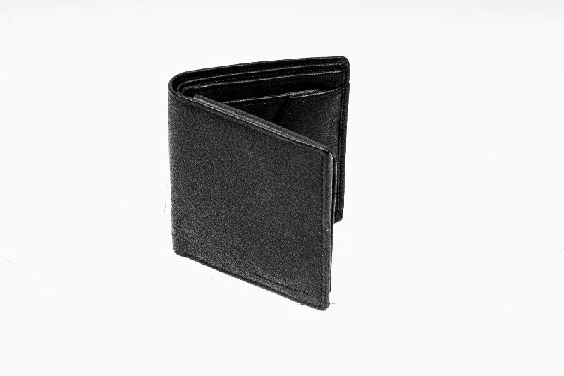 Money clips with magnetic closureMENS LEATHER WALLET 33612
