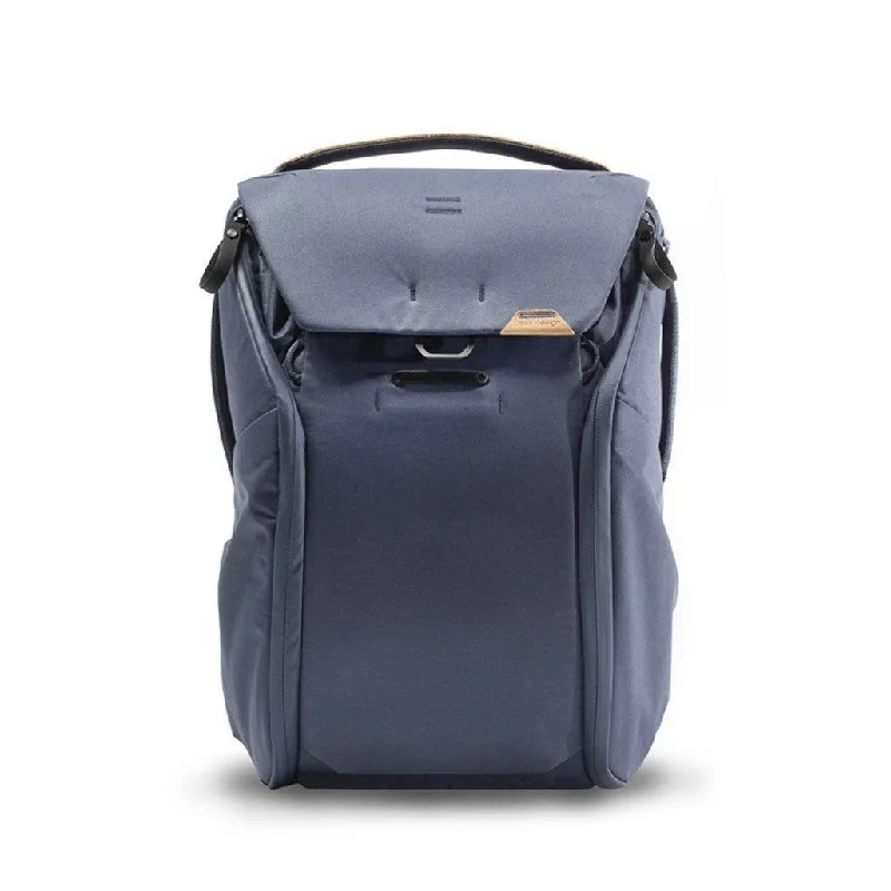 Rolling travel bag with adjustable telescopic handle for different user heightsPeak Design Everyday Backpack 20L V2