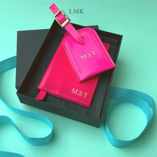 Travel bag with a detachable toiletry pouch for conveniencePersonalised Leather Travel Gift Set
