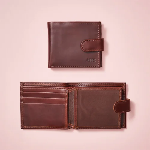 Stackable travel bag set with various sizes for diverse packing needsPersonalised Leather Tri Fold Wallet with RFID