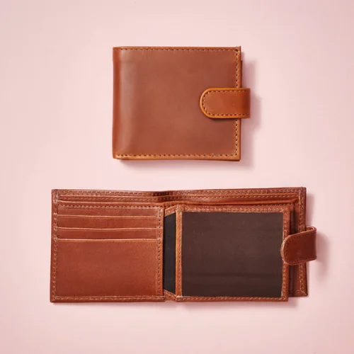 Travel bag with a retractable garment rack for easy unpackingPersonalised Leather Tri Fold Wallet with RFID