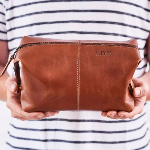 Rolling travel bag with adjustable telescopic handle for different user heightsLeather Wash Bag