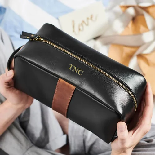 Garment - protected travel bag with hanging system for suits and dressesLuxury Leather Wash Bag with Stud Feet