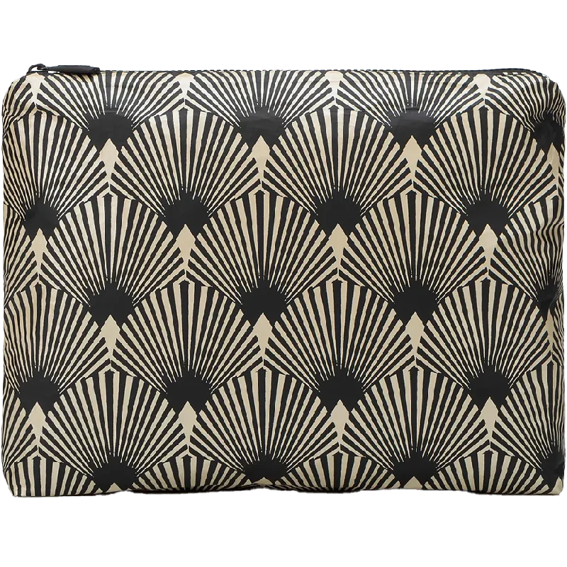 Foldable fabric travel bag for convenient storage when not in useMalu Mid